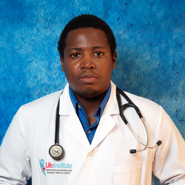 Dr Salle Akume